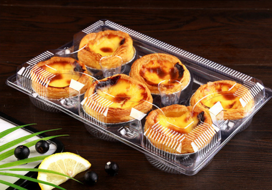 Tray kemasan makaroni transparan ramah lingkungan dengan cetakan khusus untuk tampilan makanan