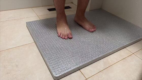 Mold Resistant Fast Drainage Shower Mat with Massage Bumps Anti-Slip Mat for Bathroom Safety